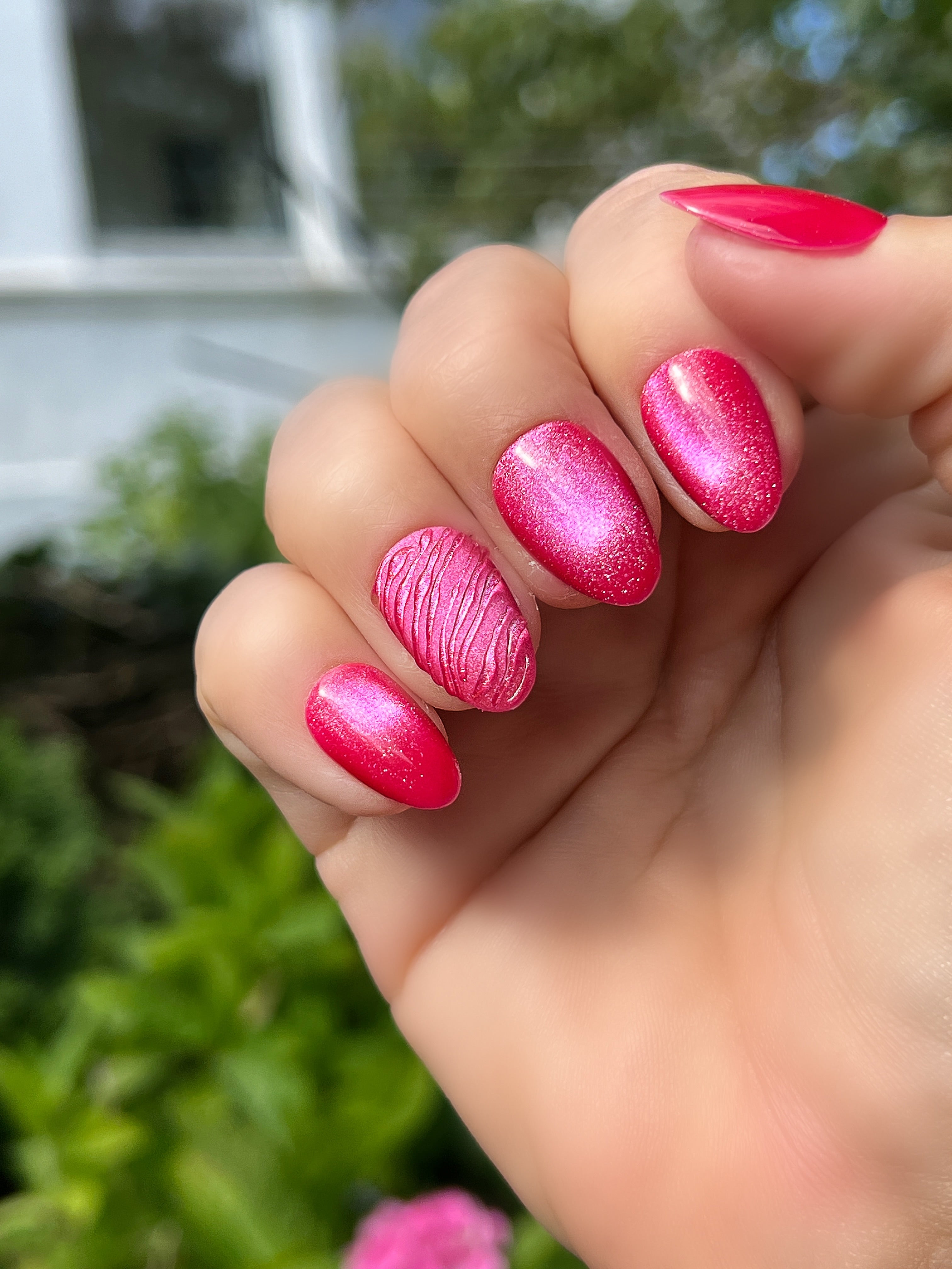 Gel Polish Pink Neon Cat Eye